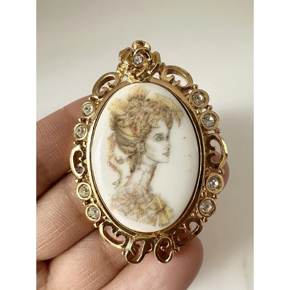 Vintage AVON PC Presidents Club Award Cameo Pin Rhinestone Floral Brooch